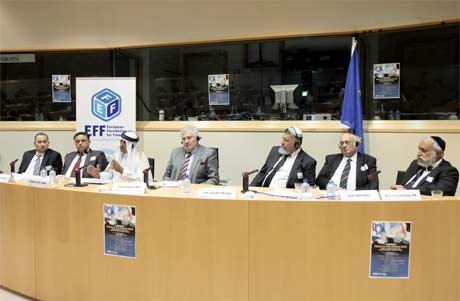 Assi Mahmood, Sheik Atef Krinawi, Paramount- Sheik Farid Khader al- Jabari, Andreas Mölzer, Gershon Mesika, Prof. Hillel Weiss, Rabbi Nissim Zeev (v.l.n.r.); Bild: DH